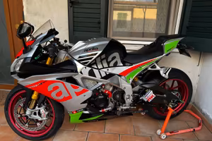 Aprilia RSV4 RF 2017