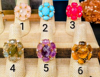 anello regolabile in ottone color oro e cristalli 