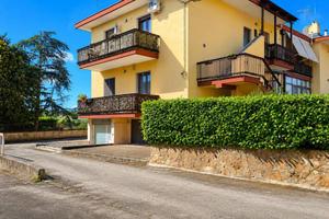 Immobile di 160 m² con 1 locale a Castellana Grott