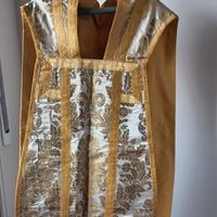 Vestiti da sacerdote