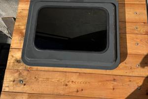 Oblò da camion motorizzato