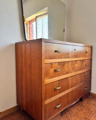 Cassettiera in legno con specchiera removibile