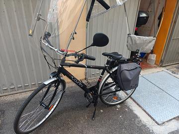 Bici con tetto antipioggia rimovibile