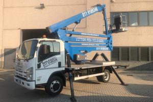 PIATTAFORMA AEREA AUTOCARRATA ISUZU P60 MT. 26