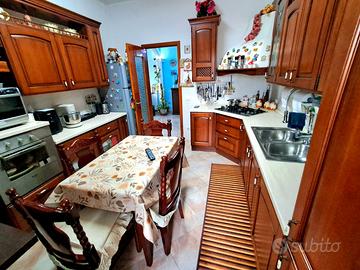 Ronciglione ampio appartamento con garage