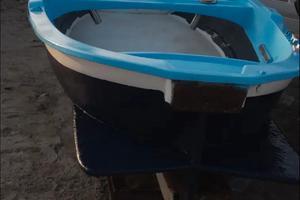 barca a gozzo marinello in vetroresina 