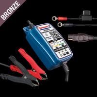 Caricabatterie e mantenitore di carica a quattro f