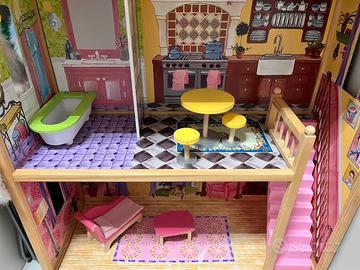 Casa delle bambole in legno