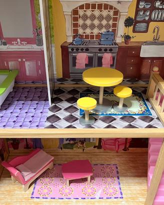 Casa delle bambole in legno