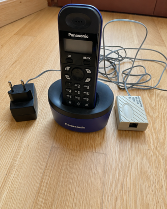 Telefono cordless Panasonic con base, alimentatore