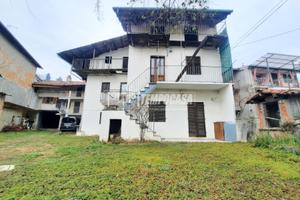  Casa indipendente in centro con cortile e giardin