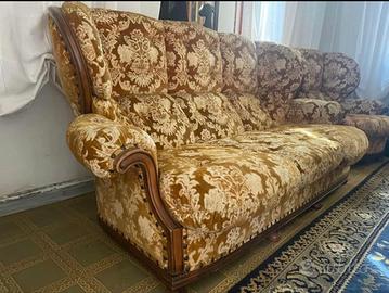 Divano 3 posti + 2 poltrone