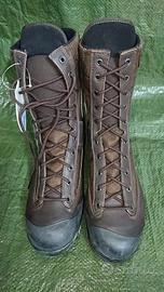 Stivali Anfibi Cosmas