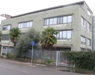Immobile in asta di 3007 m² con 1 locale a Cislago