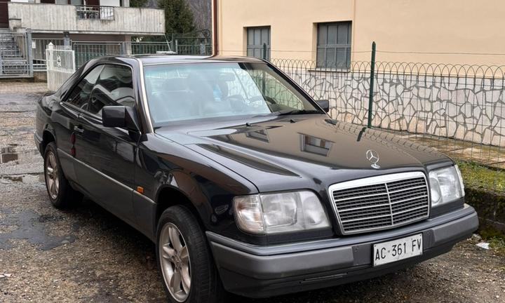 Auto d'epoca mercedes coupè