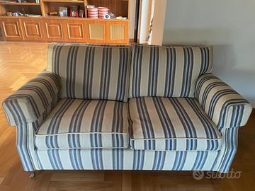 Divano 2 posti classico a righe blu e panna