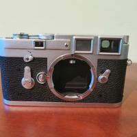 Leica M3 accessoriata