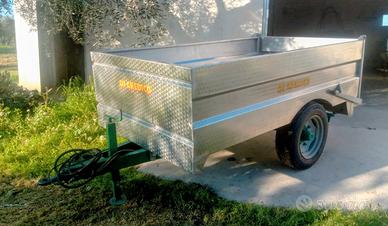 Rimorchio con ribaltamento posteriore per uva