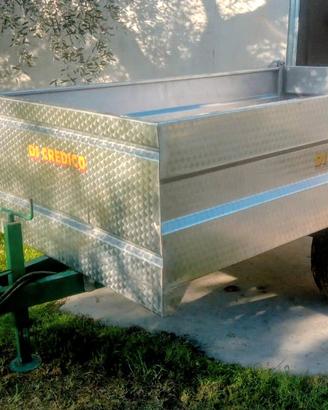 Rimorchio con ribaltamento posteriore per uva