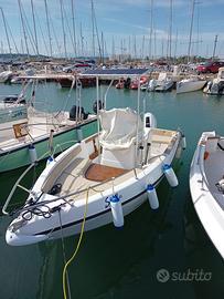 Barca open mano’ marine 18 con motore 40
