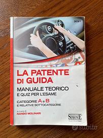 Libro manuale teorico con quiz per patente
