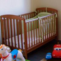 Lettino PALI Dodo color ciliegio + materasso