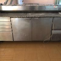 Banco pizzeria refrigerato con porta condimenti