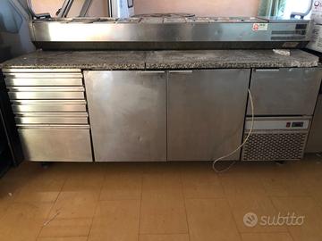 Banco pizzeria refrigerato con porta condimenti