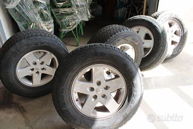 Jeep Wrangler JK cerchi e gomme R17