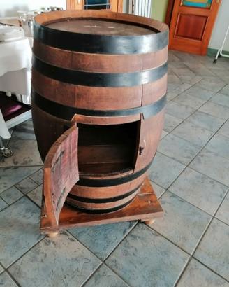 Botte in legno uso armadietto