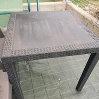 tavolo per giardino 