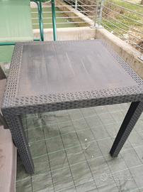 tavolo per giardino 
