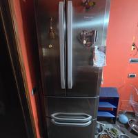 Frigorifero Hotpoint Ariston.