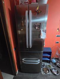 Frigorifero Hotpoint Ariston.