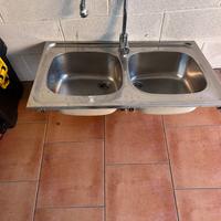 Lavandino acciaio due vasche con rubinetto