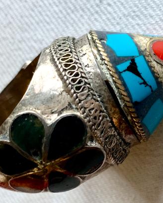 Anello argento tibetano con turchese e corallo