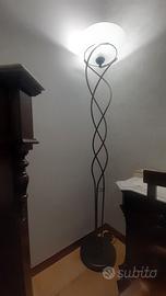 Dispongo  2 piantane in ferro battuto