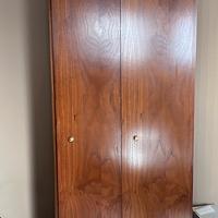 Armadio in legno di ciliegio stile classico