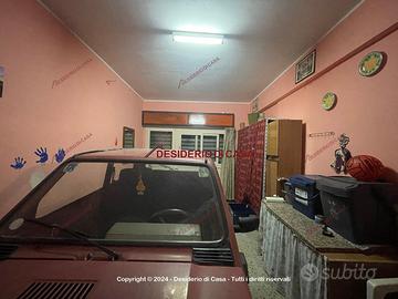 Garage, Campofelice di Roccella.