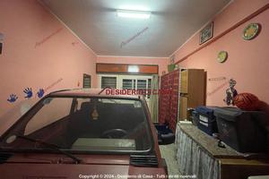 Garage, Campofelice di Roccella.