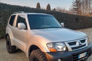 Mitsubishi Pajero V60