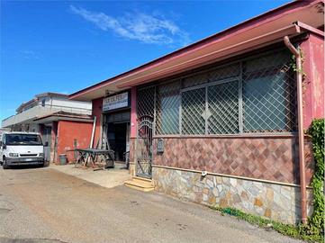 Palazzo / Stabile di 160 m² con 4 locali a Mondrag