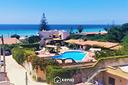 villa-fronte-spiaggia-piscina-privata-min-12pax