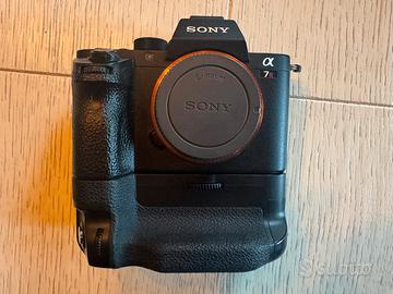 Sony A7r II con battery pack A7RII