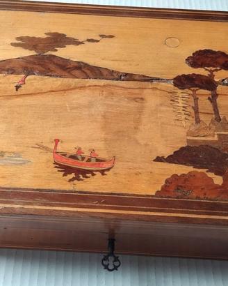Scatola in legno intarsiato vintage con3mazzicarte