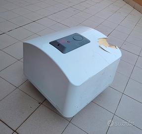 scaldabagno Ariston Fais 30 L. con  scocca rotta