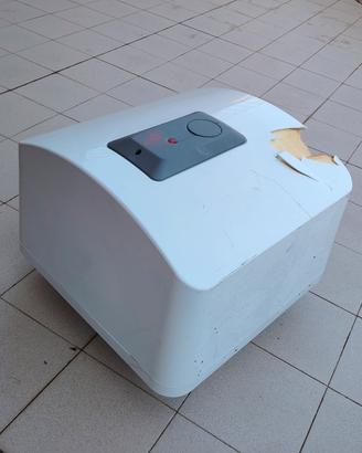 scaldabagno Ariston Fais 30 L. con  scocca rotta