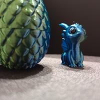 uovo di drago con cucciolo