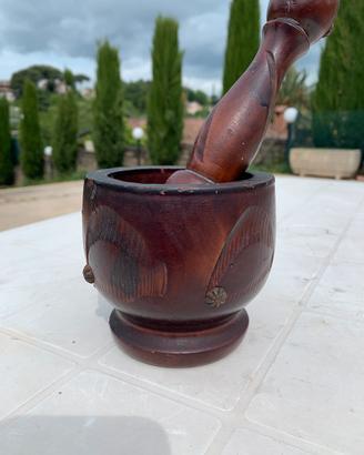 Mortaio di legno antico bello e particolare