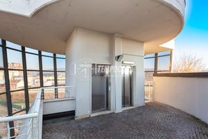 5 LOCALI DI RECENTE COSTRUZIONE CON DOPPI SERVIZI!